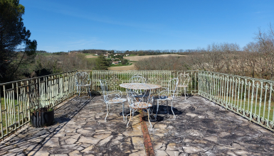 ENSEMBLE IMMOBILIER EN PIERRE 335 m²  COMPOSE DE 2 MAISONS
