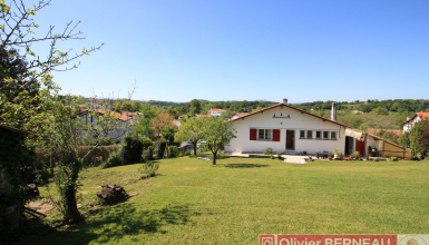 Maison Saint Pierre D'Irube 4 pièce(s) 121 m2 avec studio