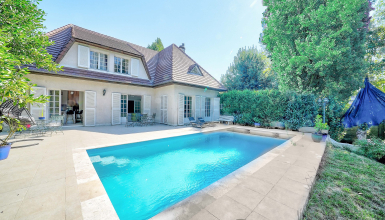 Maison familiale de 211 m² avec piscine